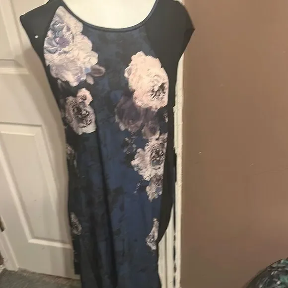 Simply vera Vera wang Floral Black and Blue Dress with defects nwt pictured - Picture 2 of 9